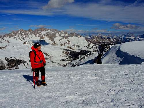 The wide summit of Cima Iuribrutto