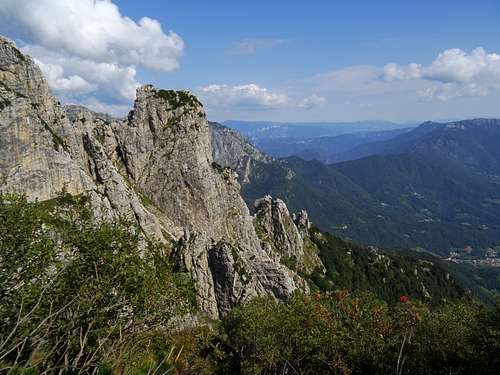 Torre d'Emmele seen from Passo degli Onari