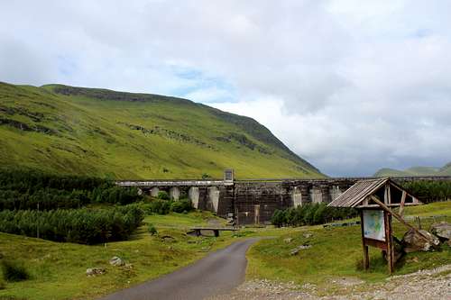 Giorra dam, Loch an Daimh in Glen Lyon, Scotland