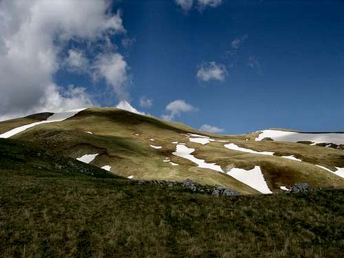 The main ridge of Maglic...