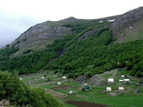  Katun Mokro (1,480 m), under...