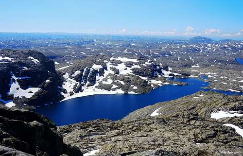From top of Snønuten view to the Hardangervidda plateau