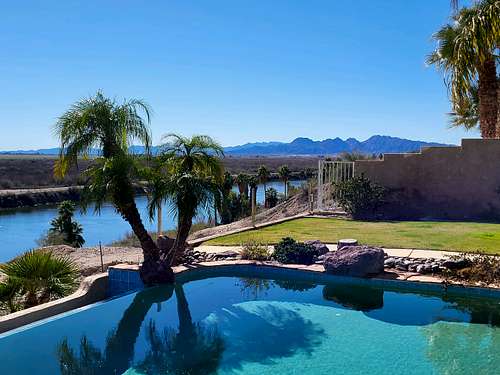 Riverside Mountains, swimming pool and Colorado River