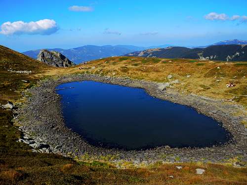 The tiny Lago Bicchiere seen from Monte Matto