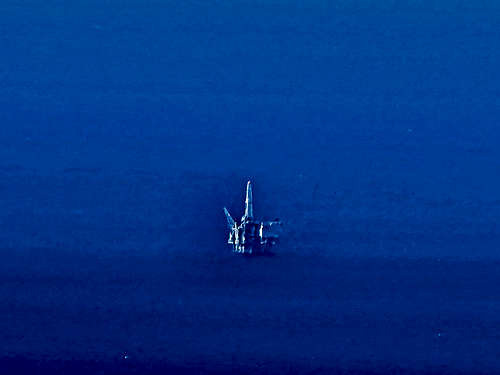 Deleted Zoomed view of an oil rig