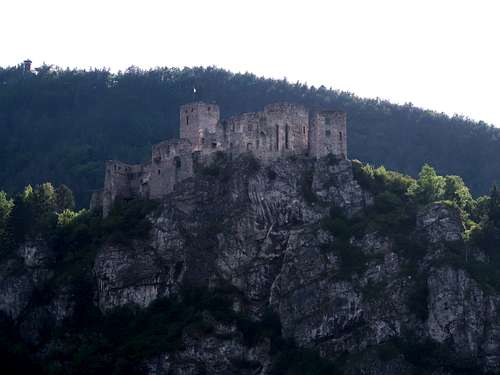 Strečno Castle from E