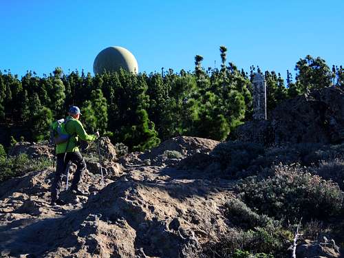 Approaching Pico de las Nieves