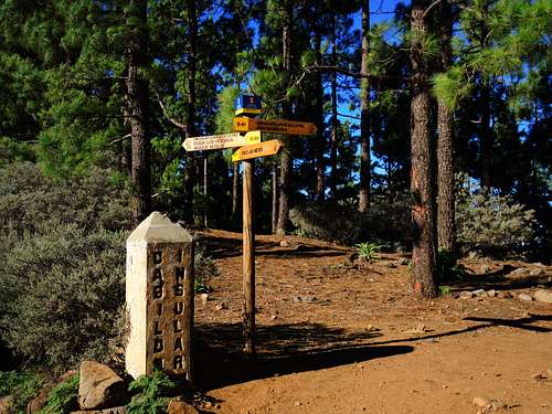 Second signpost along the trail