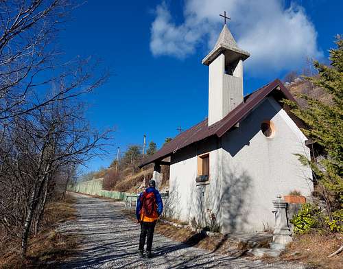 Start of the trail to  Monte Manos