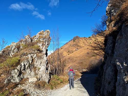 Trail to Monte Manos