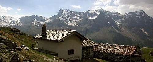 The ridge between Valsavarenche and Val di Rhêmes from the hamlet of Levionaz d'en Bas
