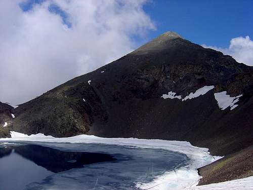 Peak and lake of Tebarray