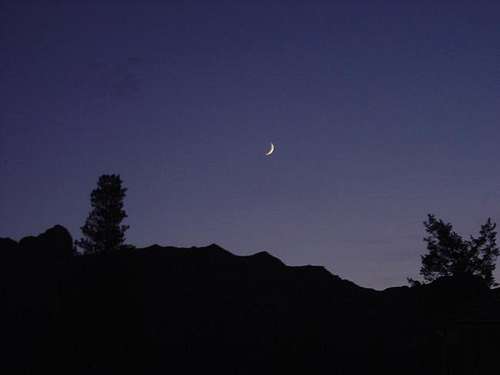 Moon from trailhead of Lady...