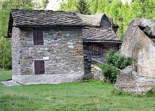 A group of typical old stone buildings along the path from Valnontey to Valmiana
