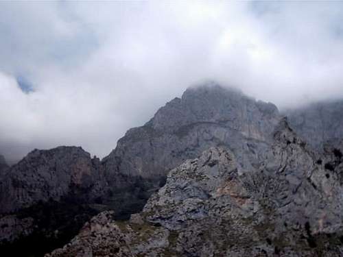 Mountains near Cordiñanes...