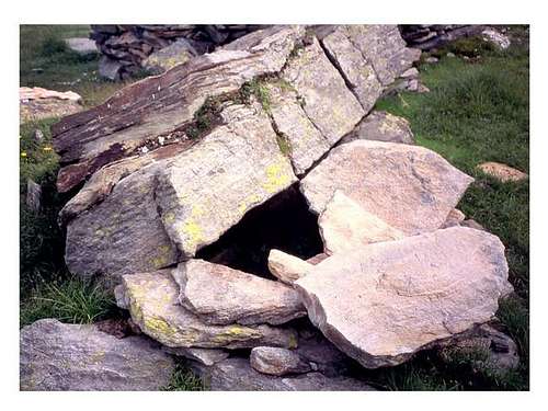 A stone shelter on a trail 6A...