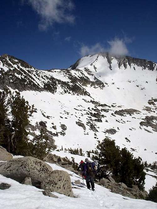 Climbers traversing to Gray...