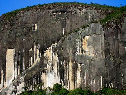 The Great Petrópolis Wall...