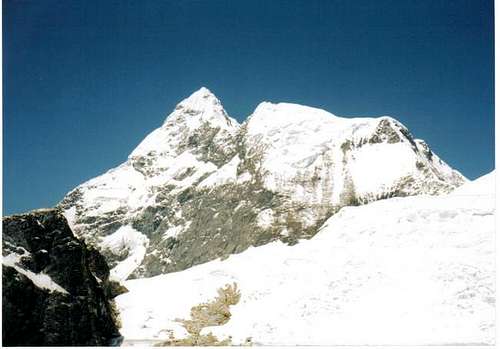 Nevado Huantsan from Maparaju.