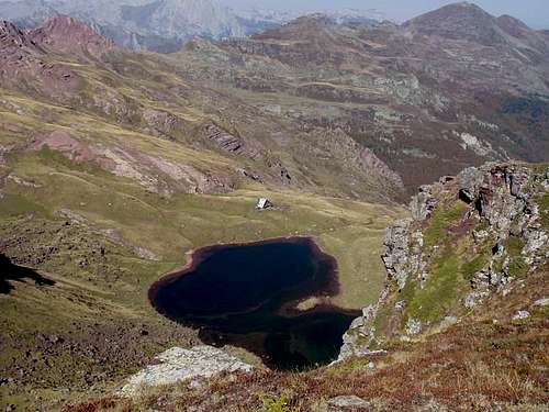 The Lac d'Arlet and its hut,...