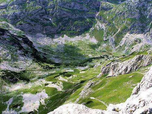 View down to Lokvice basin...