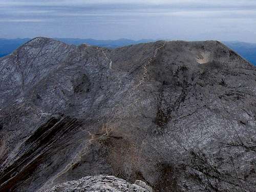  Kutelo II (2906 m) on left...
