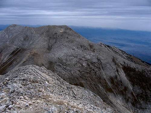  Kutelo II (2906 m) on left...