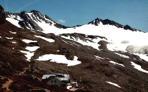 The Wiesbadnerhütte (2443 m)...