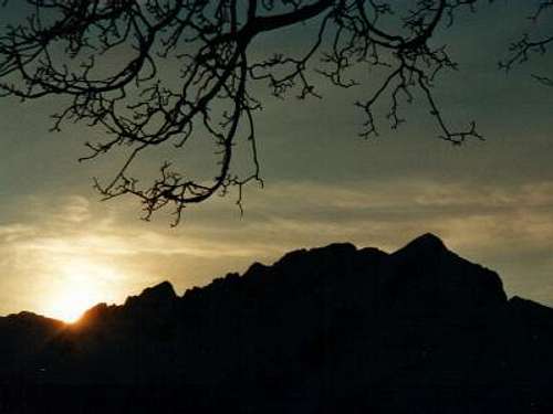 Silhouette of the Alpspitze...