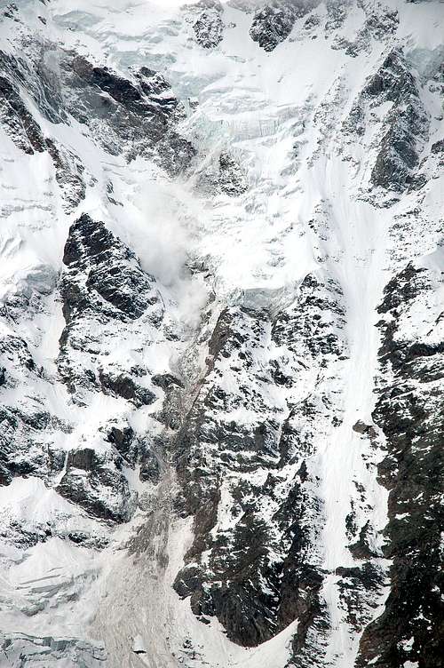 Monte Rosa: Serac Avalanche...