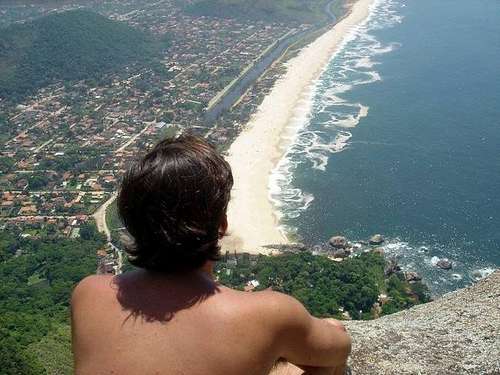 Looking down with Itaipuaçu...