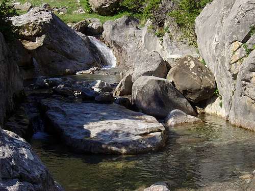 Crossing the river in Salto...