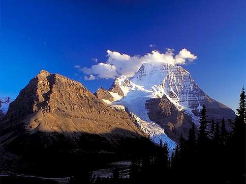 Simply Mount Robson (3954 m)...
