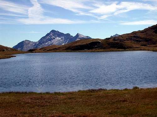 Lago Pocia and Mont Nery