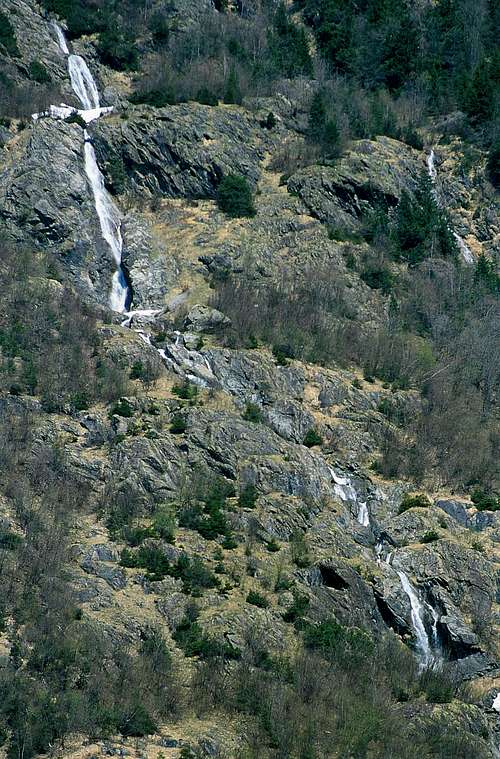 Gadmen waterfall