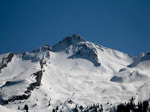 Brisen from north with Steinalper Joch (left) and ridge to Haldigrat (right)