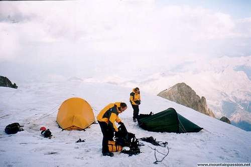 Bivouac in saddle between Pointe Puiseux and Pointe Durrand.