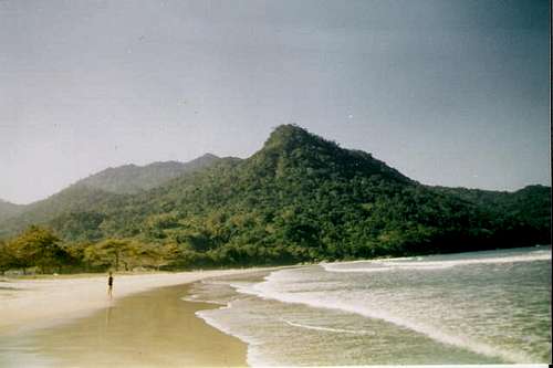 Mountains at Dois Rios Beach