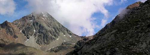 Passo dei Tre Cappuccini <i>3241m</i>, between Monte Emilius <i>3559m</i> and Punta Rossa <i>3400m</i>