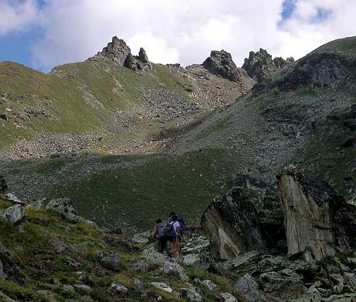 At the foot of Colle Garin <i>2853m</i>: view of  the ridge including Guglie d’Arbolle <i>2972m</i>