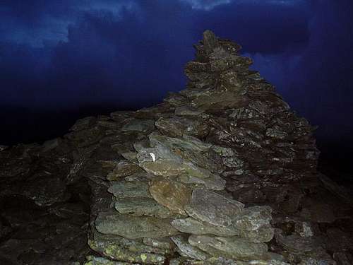 Cairn at 3209' (978 m) on the Pen
