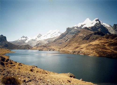 Cordillera Raura y Laguna Surasaca.