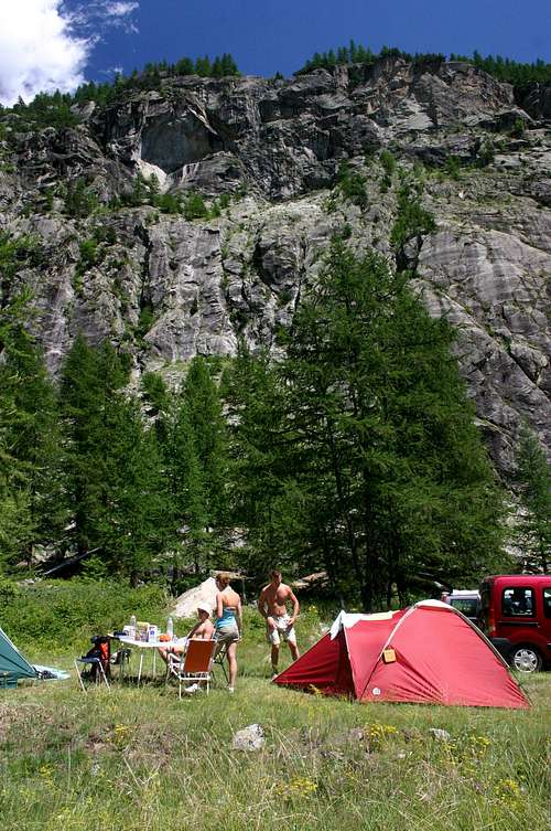 Campsite at the bottom of Draye-area