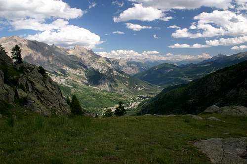 View on the valley from Ailefroide towards Vallouise