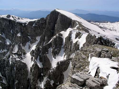 view from Gamila summmit to the south ridge