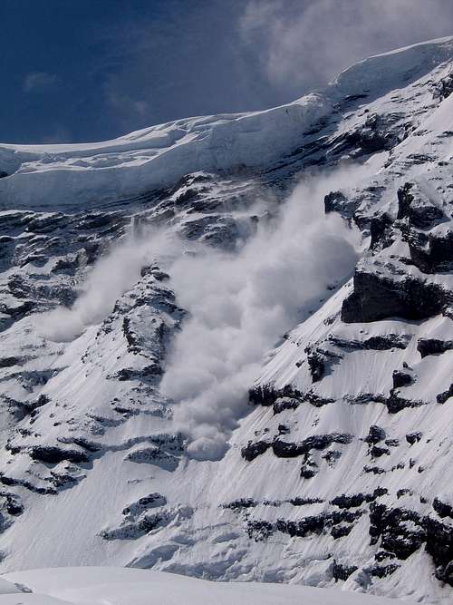 An avalanche on the Willis Wall