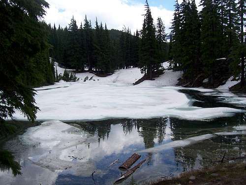 Divide lake, Diamond peak wilderness.