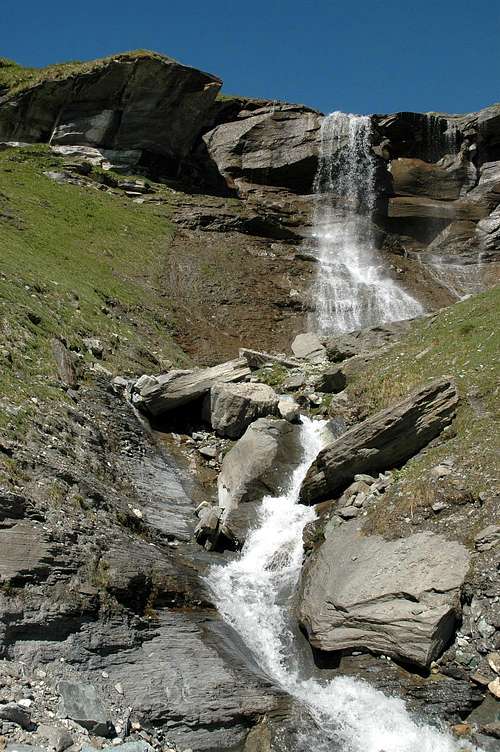 Le Giétro waterfall