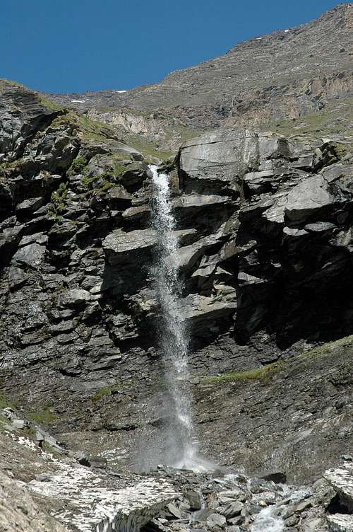 Le Giétro waterfall