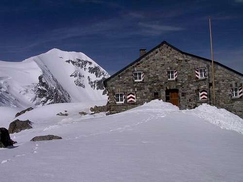 Tierbergli hut, 2800 m, May...
